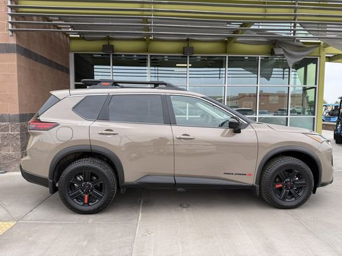 Used 2025 Nissan Rogue SV AWD/4WD image 9