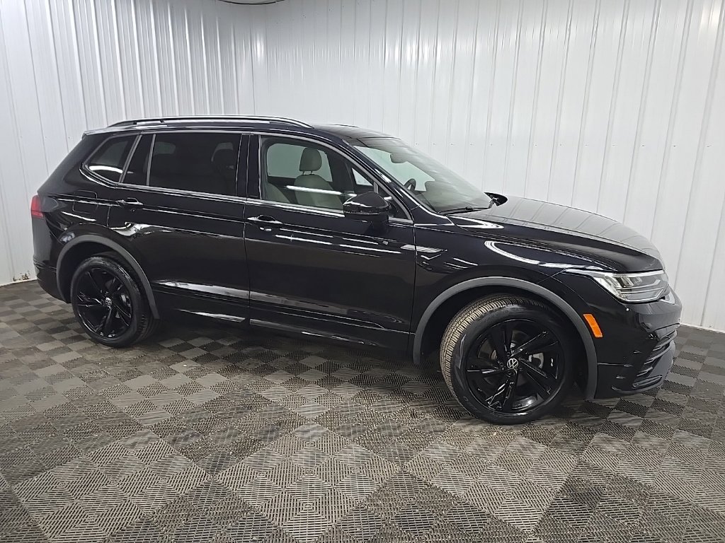 Used 2023 Volkswagen Tiguan SE R-Line AWD/4WD image 1