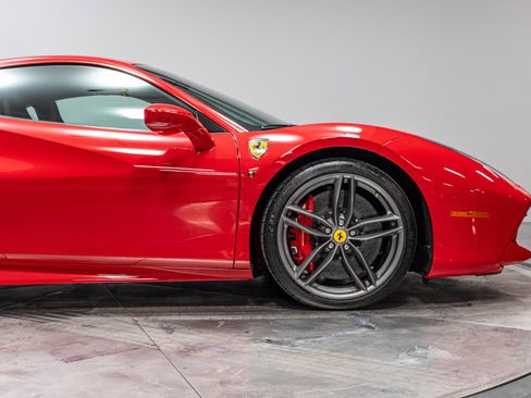 Used 2018 Ferrari 488 GTB RWD image 23
