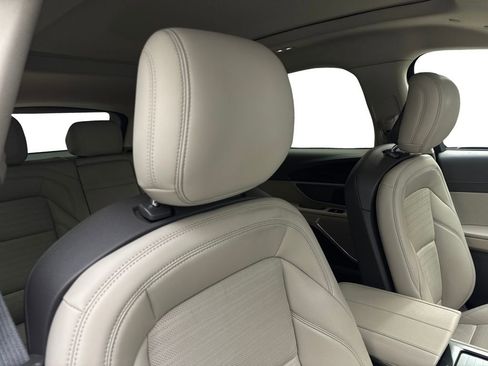 Used 2025 Lincoln Nautilus Reserve AWD/4WD image 45