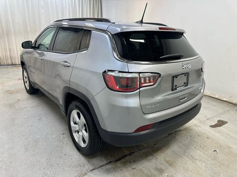 Used 2019 Jeep Compass Latitude w/ Cold Weather Group image 2