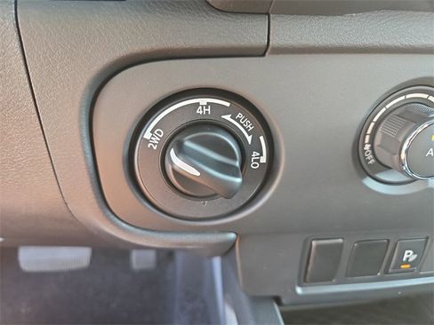 New 2025 Nissan Frontier SV image 32