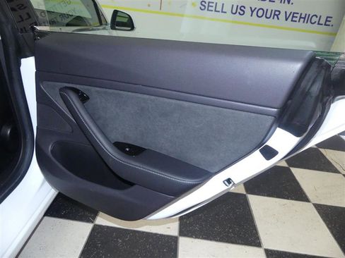 Used 2019 Tesla Model 3 Standard Range Plus image 24