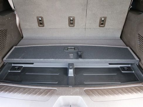 Used 2021 GMC Yukon XL SLT w/ SLT Premium Package image 30