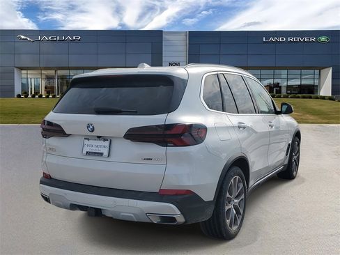 Used 2024 BMW X5 xDrive40i w/ Premium Package image 3