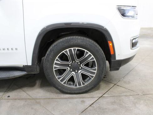 Used 2022 Jeep Wagoneer Series III w/ Flexible Seating Group AWD/4WD image 43