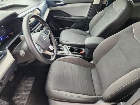 Used 2024 Volkswagen Taos SE image 9