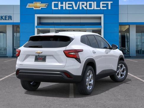 New 2026 Chevrolet Trax LS w/ LS Convenience Package FWD image 4
