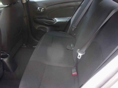 Used 2013 Nissan Versa SV image 8