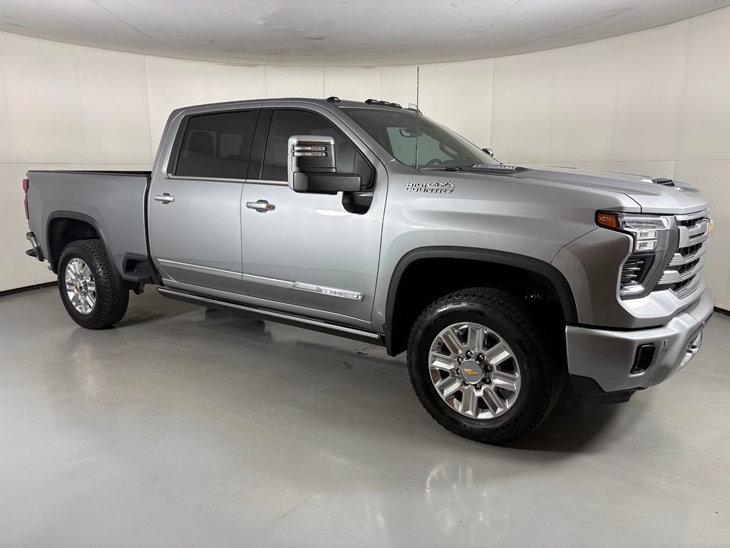 Used 2025 Chevrolet Silverado 2500 High Country w/ Technology Package AWD/4WD image 11