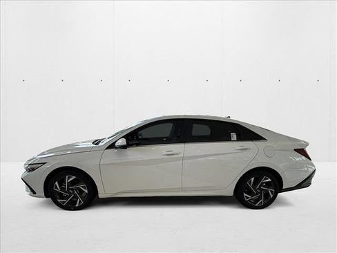 New 2025 Hyundai Elantra Limited image 8