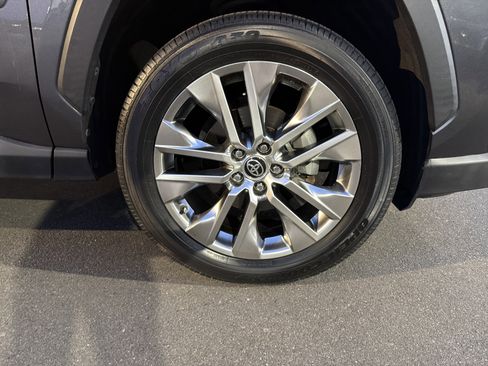 Used 2021 Toyota RAV4 XLE Premium image 7