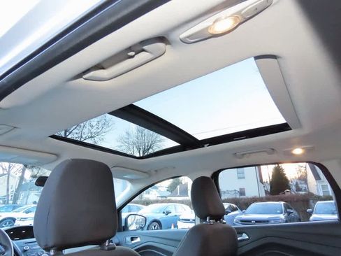 Used 2018 Ford Escape SE image 16