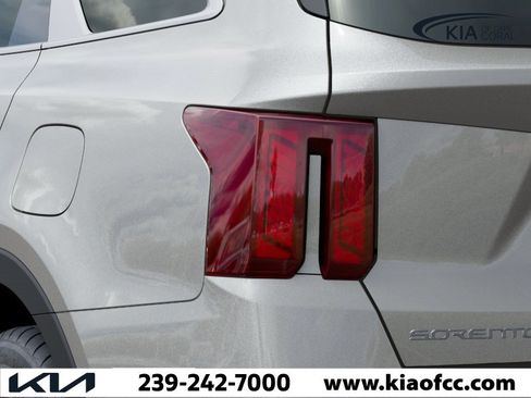 New 2026 Kia Sorento LX FWD image 11