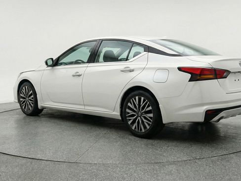 Used 2025 Nissan Altima 2.5 SV image 6