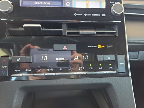 Used 2020 Toyota Avalon XSE FWD image 23