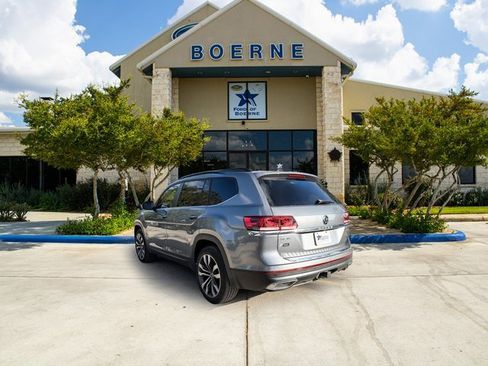 Used 2022 Volkswagen Atlas SE image 3