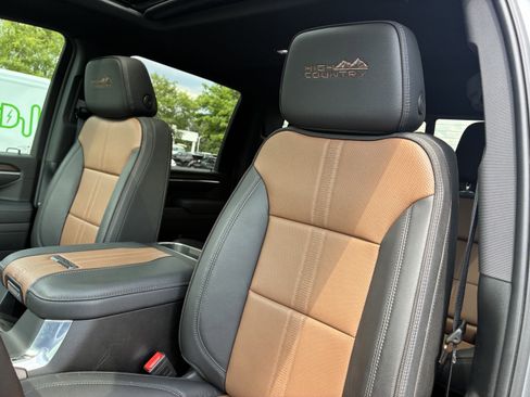 Used 2025 Chevrolet Silverado 3500 High Country w/ High Country Premium Package AWD/4WD image 23