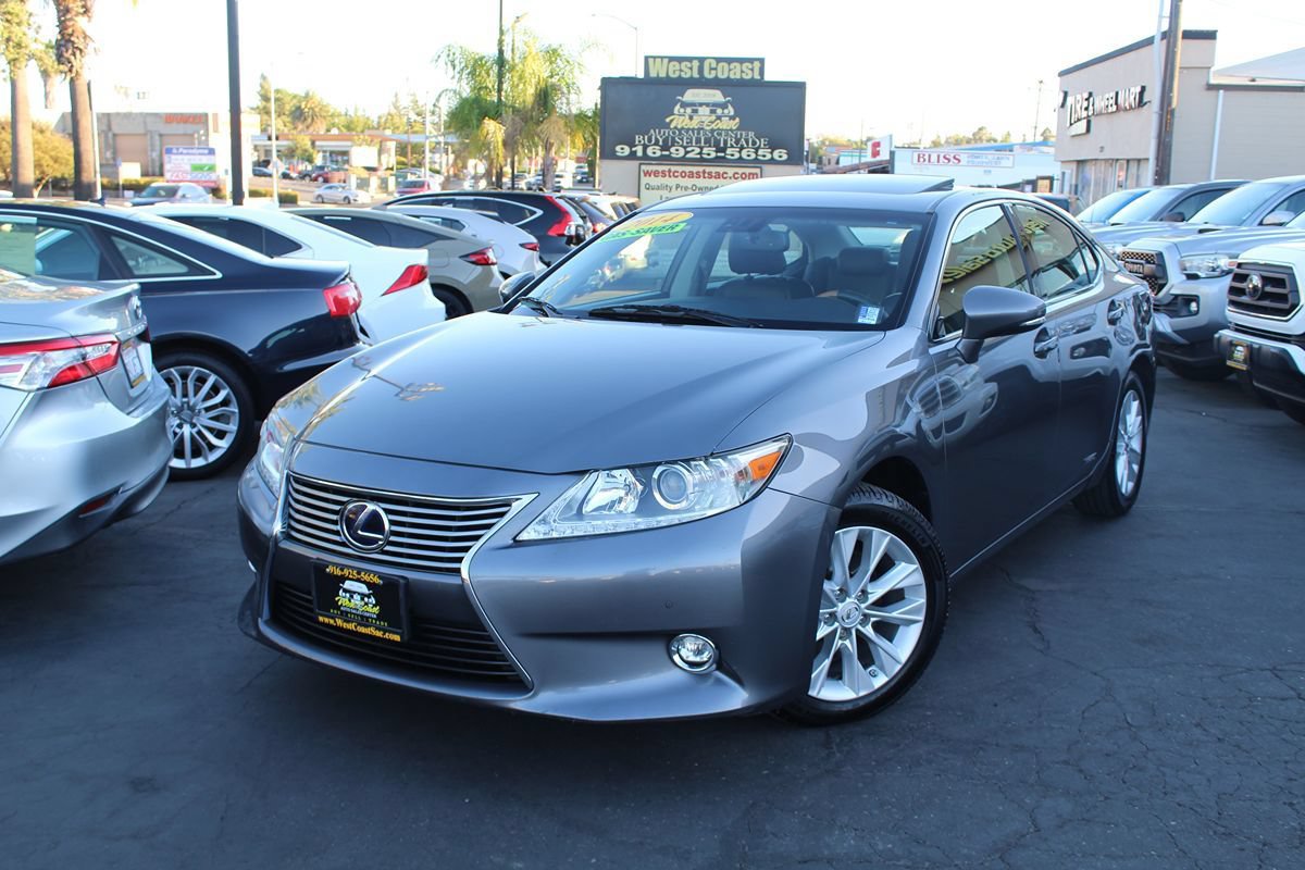 Used 2014 Lexus ES 300h w/ Luxury Package w/Bamboo Trim FWD image 38