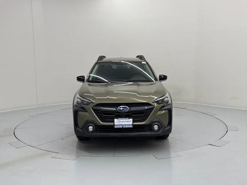 Used 2025 Subaru Outback Premium w/ Popular Package #1A image 9