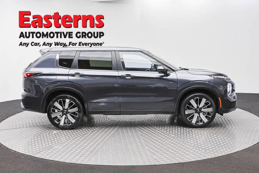 Used 2025 Mitsubishi Outlander SE FWD image 5
