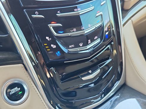 Used 2020 Cadillac Escalade ESV Platinum AWD/4WD image 30