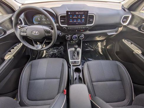 New 2025 Hyundai Venue Limited image 3