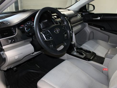 Used 2012 Toyota Camry LE FWD image 17