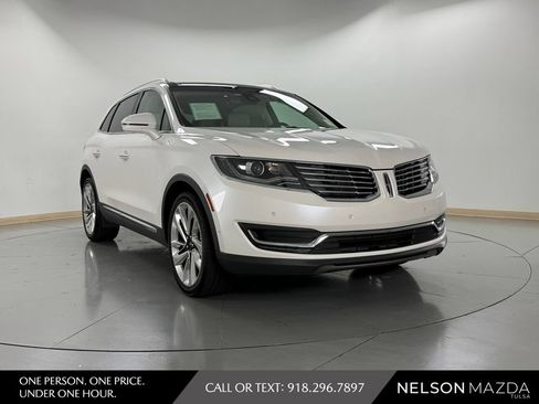 Used 2018 Lincoln MKX Reserve w/ Driver Assistance Package FWD image 4