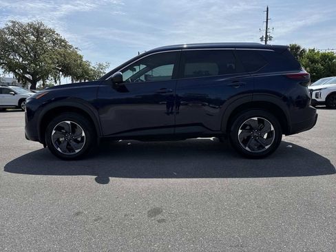 Used 2025 Nissan Rogue SV w/ SV Premium Package FWD image 3