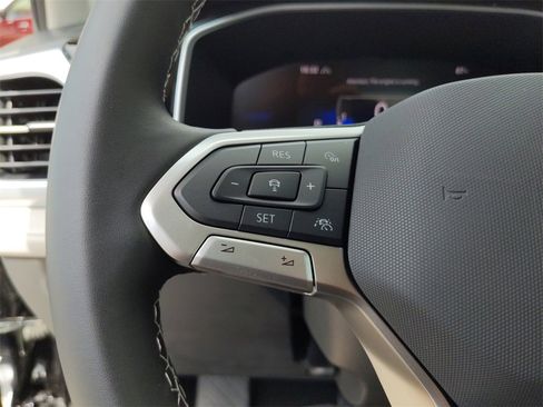 Used 2025 Volkswagen Taos SE image 37