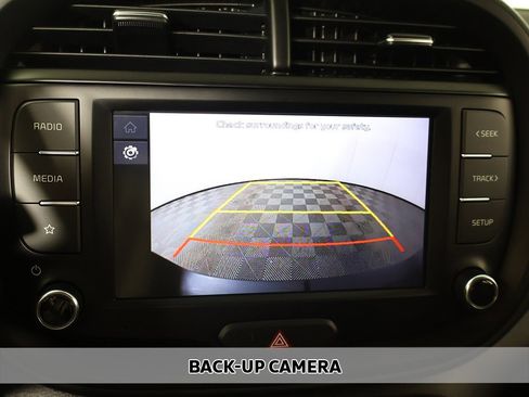 Used 2022 Kia Soul LX image 3