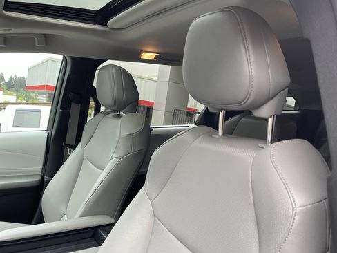 Certified 2025 Toyota Sienna XLE FWD image 19