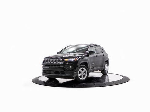 Used 2023 Jeep Compass Latitude image 1