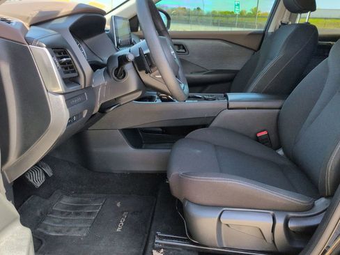 Used 2023 Nissan Rogue S AWD/4WD image 9