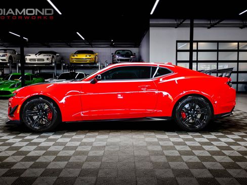 Used 2021 Chevrolet Camaro ZL1 RWD image 12