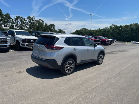Used 2022 Nissan Rogue SV FWD image 3
