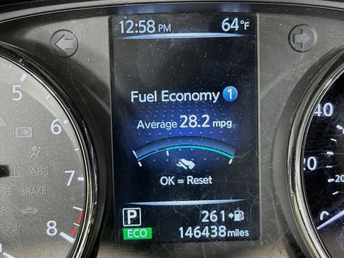 Used 2017 Nissan Rogue SV FWD image 18