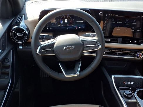 New 2026 Chevrolet Equinox ACTIV w/ LPO, Floor Liner Package FWD image 4