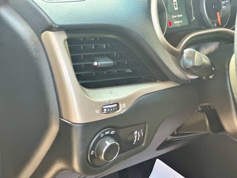Used 2016 Jeep Cherokee Sport FWD image 12