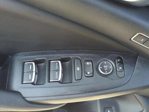 Used 2021 Honda Accord Touring image 6