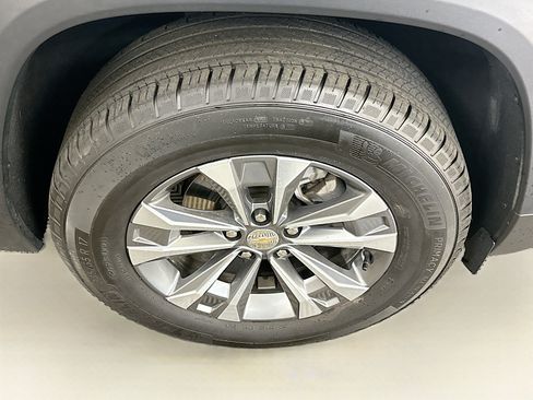 Used 2025 Chevrolet Equinox LT AWD/4WD image 11