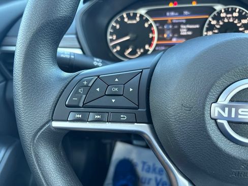 Used 2025 Nissan Altima 2.5 SV FWD image 60