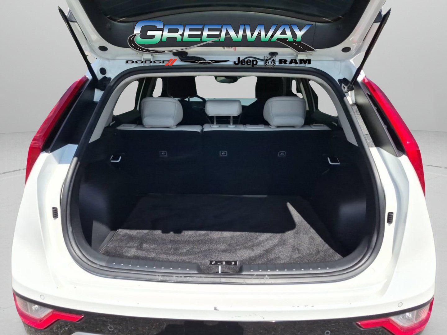 Used 2023 Kia Niro EX Touring FWD image 7