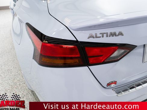 Used 2023 Nissan Altima 2.5 SR w/ SR Premium Package AWD/4WD image 9