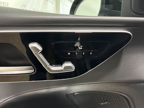 Used 2025 Mercedes-Benz C 300 4MATIC Sedan image 17