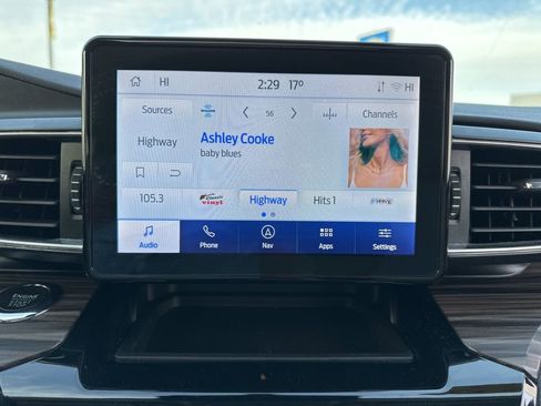 Used 2022 Ford Explorer Limited image 38