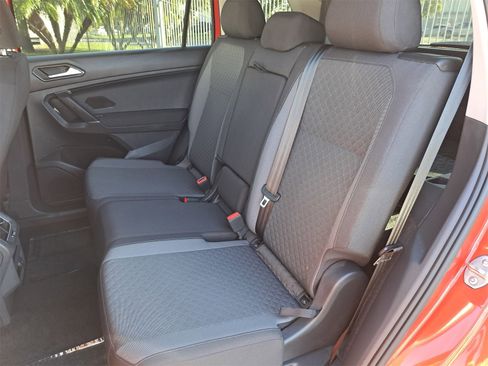 Used 2018 Volkswagen Tiguan S image 15