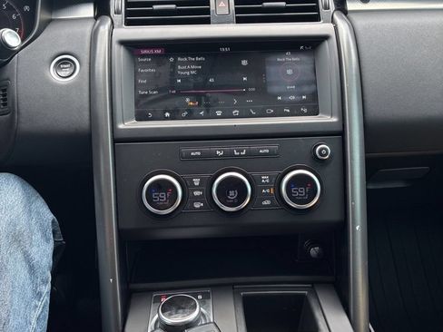Used 2020 Land Rover Discovery Landmark AWD/4WD image 9
