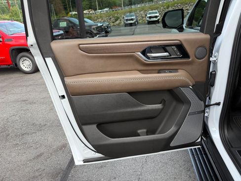 New 2026 GMC Yukon XL Denali Ultimate AWD/4WD image 18